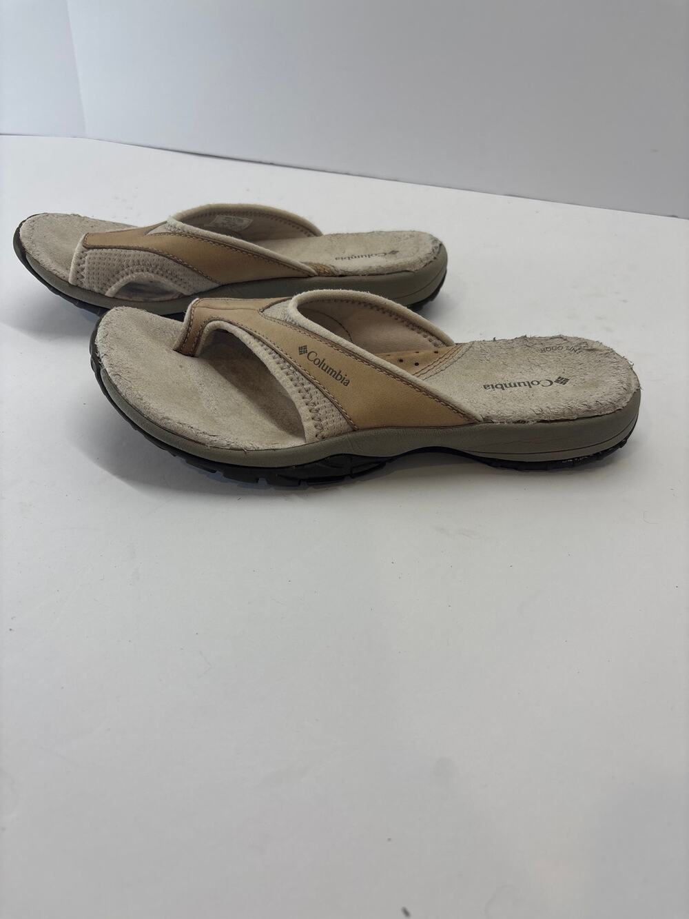 Columbia Women’s Size 7 Tan Beige Thong Sandals Outdoor Walking Comfort Shoes